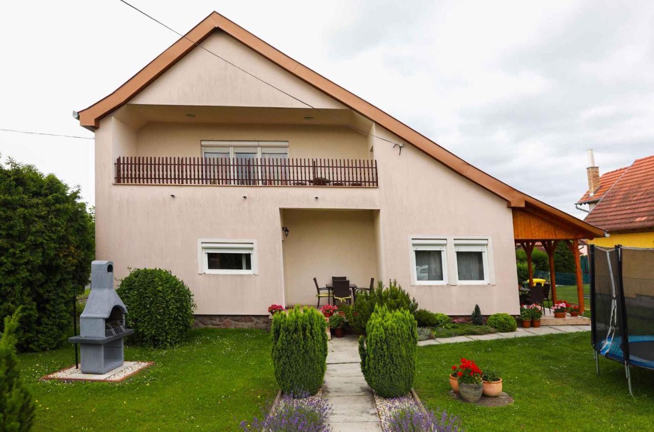 Holiday Home In Balatonkeresztur 19455 Экстерьер фото